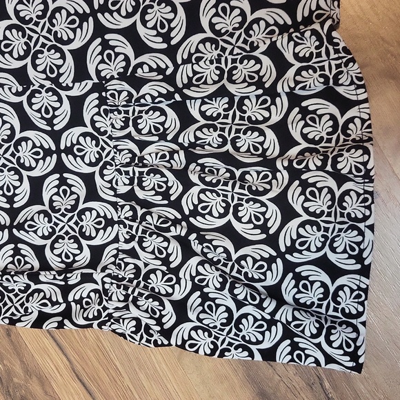 WHITE HOUSE BLACK MARKET Black White Floral Pull-on Elastic Waist Flounce Skirt - Picture 4 of 7